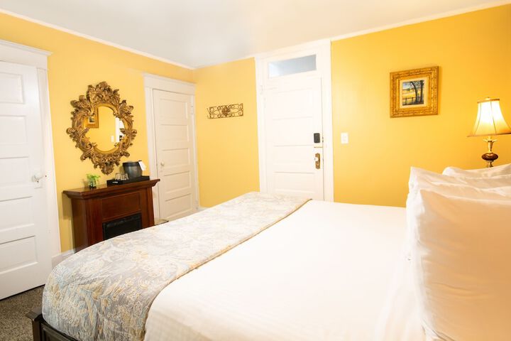 Room 10 of 37