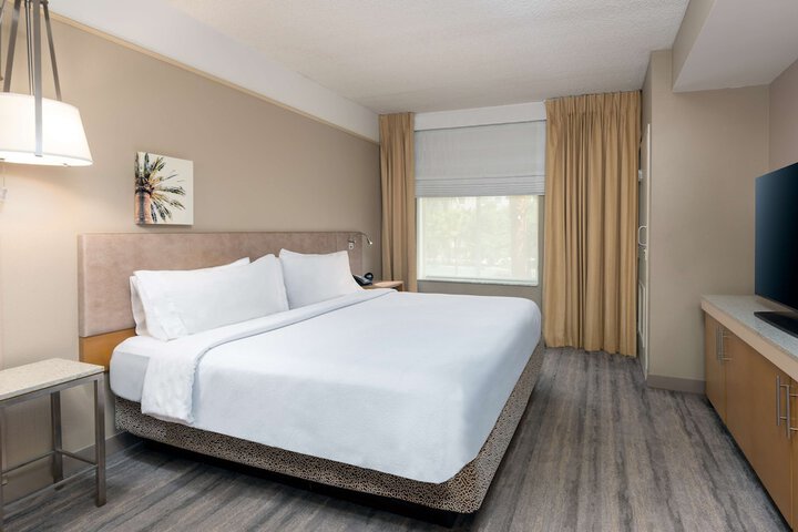 Room 20 of 33