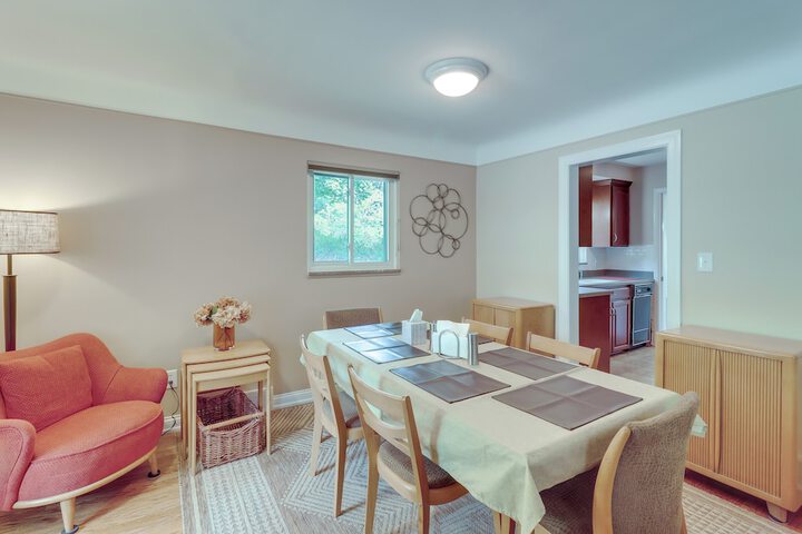 Royal Oak Home: 13 Mi to Downtown Detroit