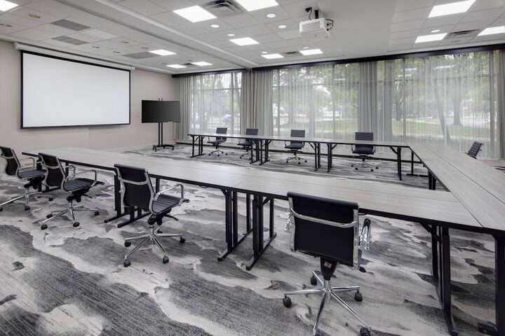 Embassy Suites by Hilton Detroit Troy Auburn Hills