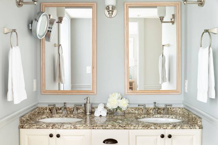 Vineyard Square Hotel & Suites