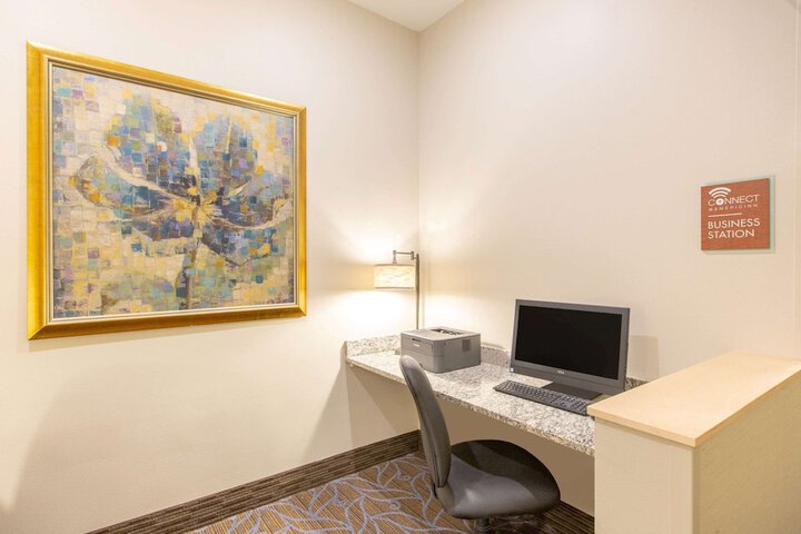Business Center 24 of 26