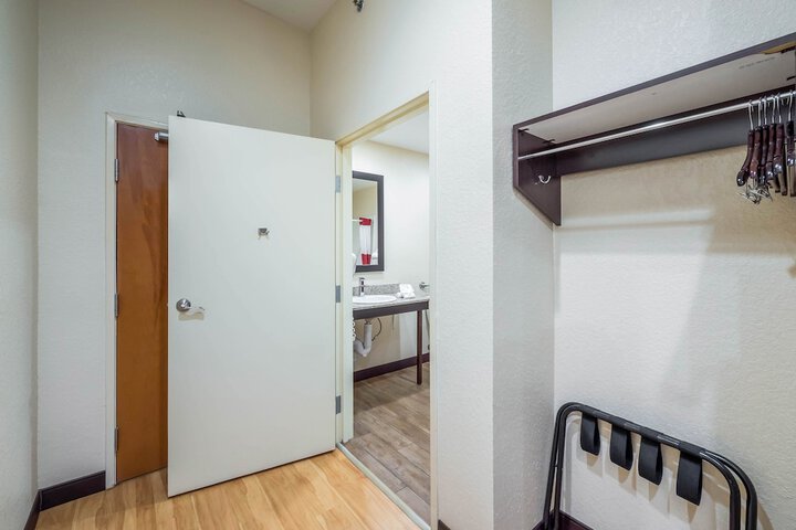 Room 30 of 40