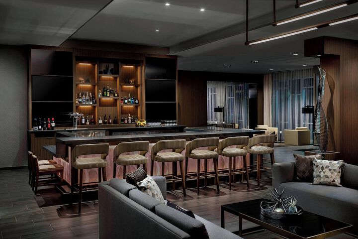 Lounge 30 of 38