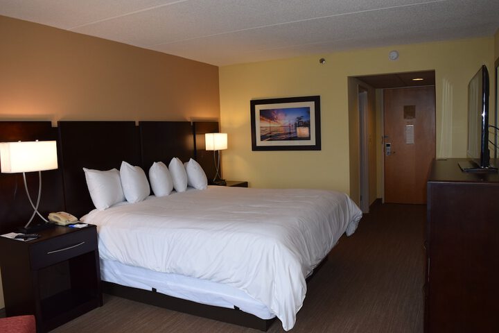 BridgePointe Hotel & Marina
