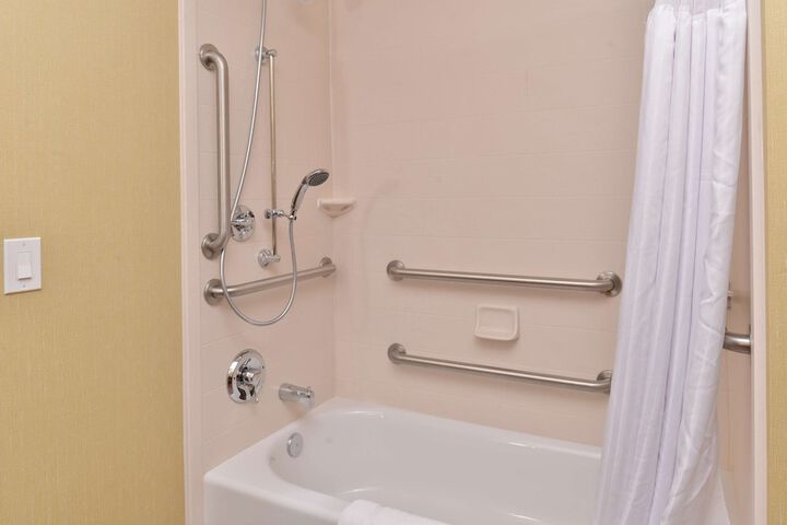 Room 9 of 38