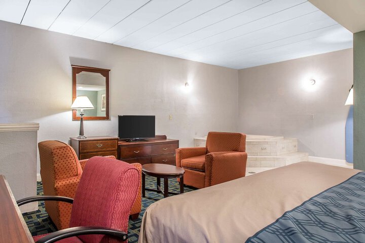 Room 6 of 19