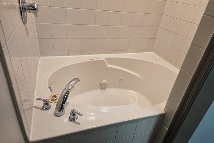Wingate by Wyndham Bel Air I-95 Exit 77A / APG Area