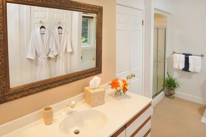 1795 Acorn Inn B & B