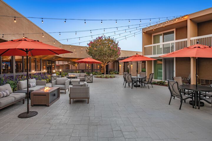 Holiday Inn Oxnard – Ventura by IHG