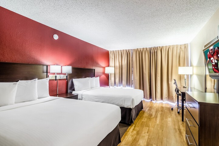 Red Roof Inn PLUS+ Wichita East