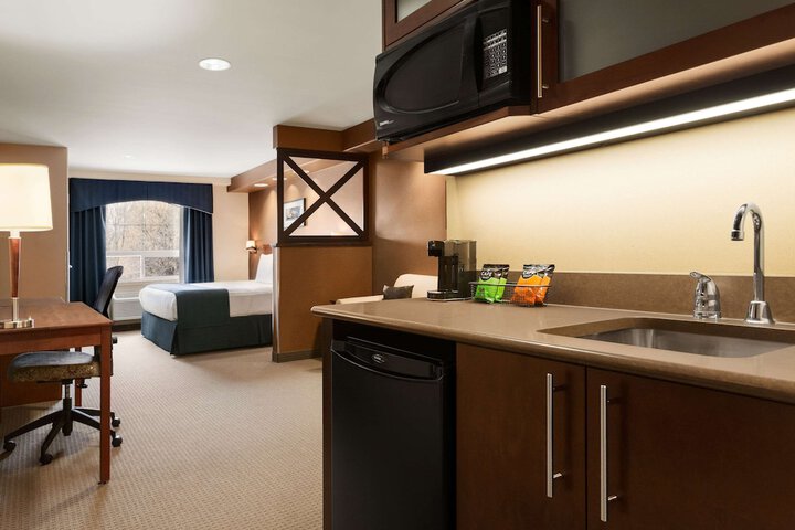Room 15 of 28
