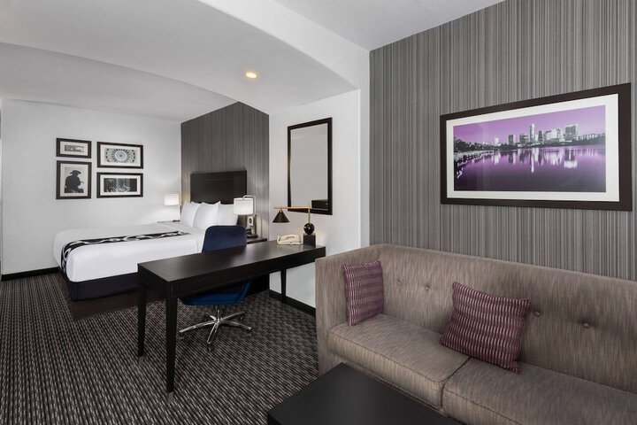 Room 27 of 59