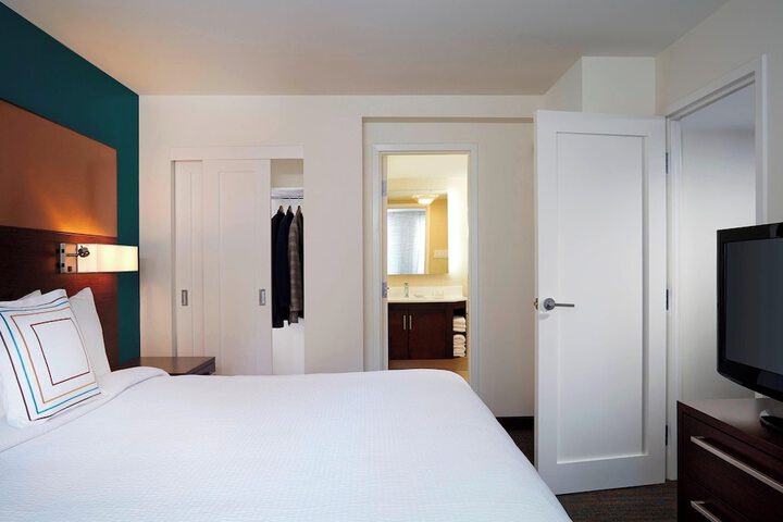 Room 25 of 33