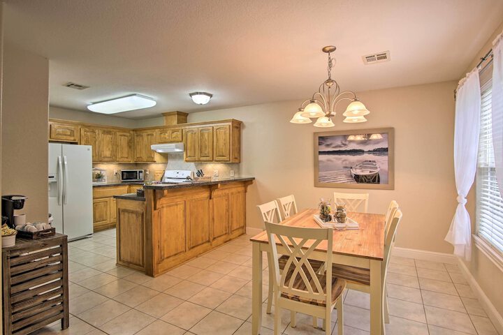 Bella Vista Home: Steps to Mountain Biking Trails!