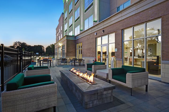 Hotel 4 of 57