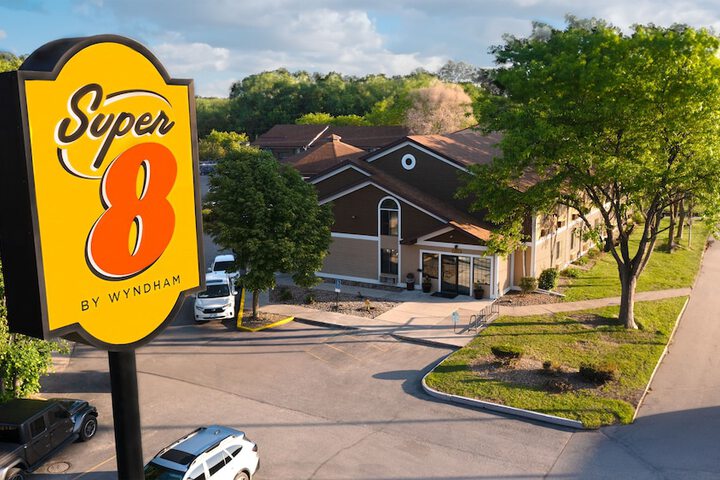 Super 8 by Wyndham Red Wing