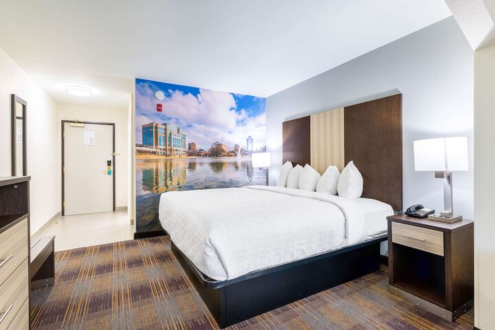 Clarion Pointe Madison Huntsville
