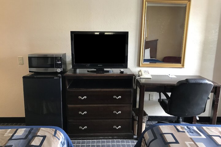 Room 6 of 17
