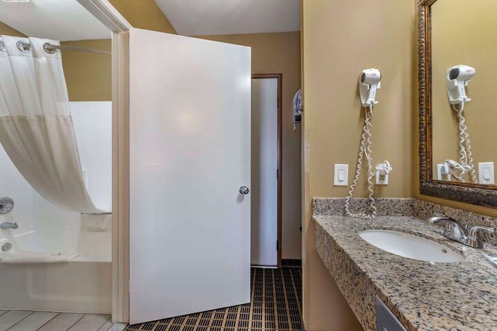 Quality Inn & Suites Westminster Seal Beach