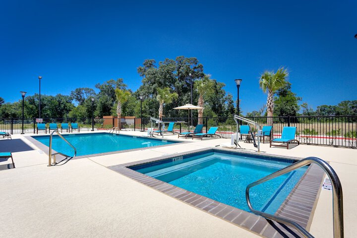 Candlewood Suites College Station at University by IHG
