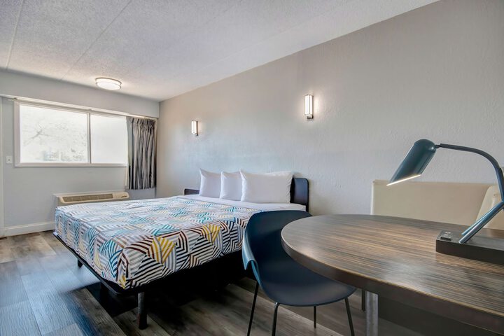 Room 78 of 82