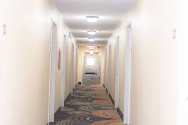 Howard Johnson Hotel & Suites by Wyndham Allentown / Dorney