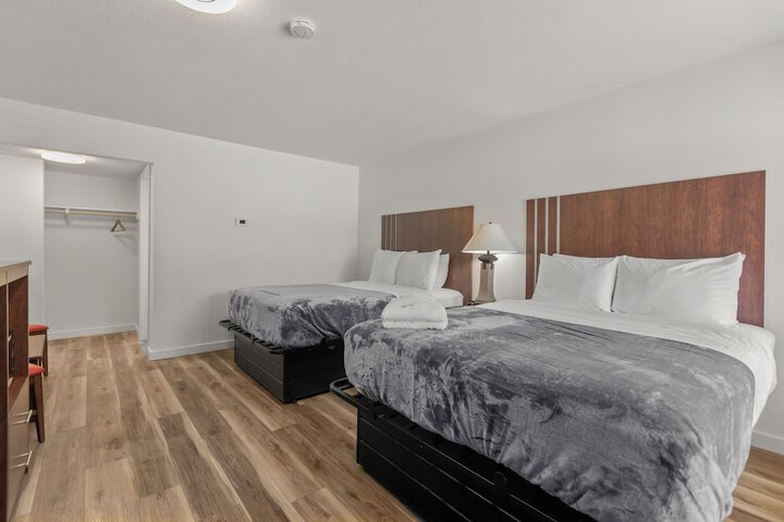 Room 8 of 16