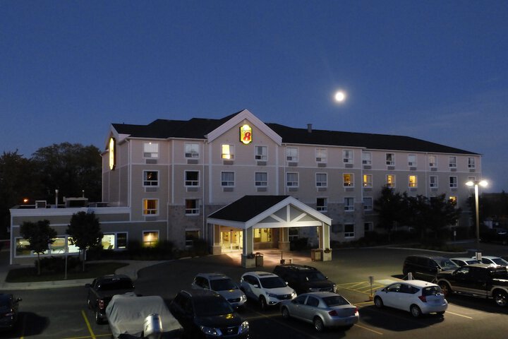 Super 8 by Wyndham Peterborough