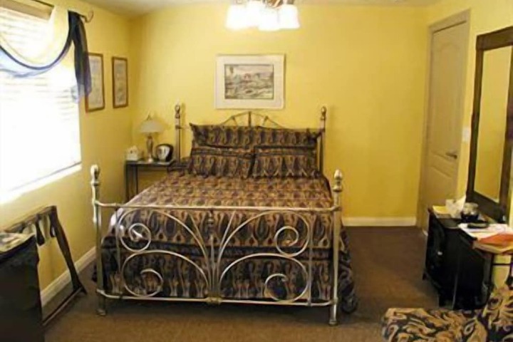 Room 27 of 63