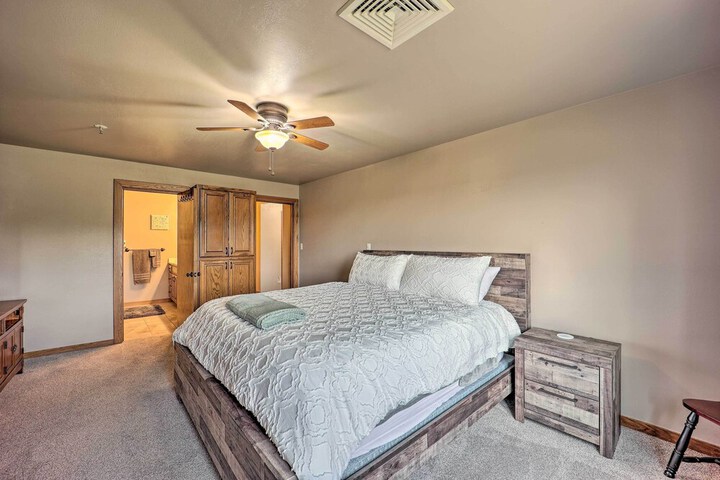 Golf Course & Lake Views: Cozy Afton Condo!