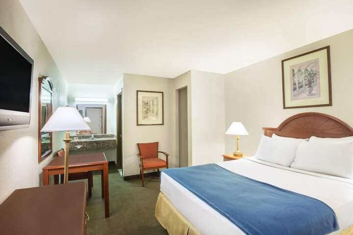 Room 9 of 19