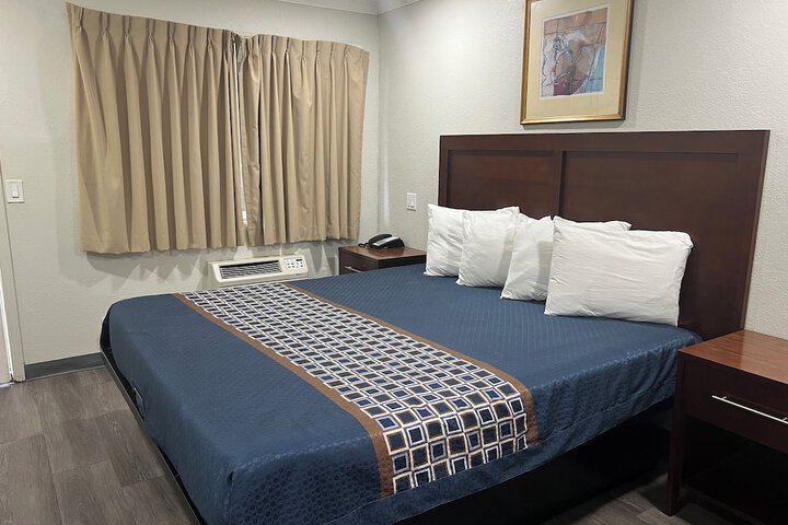Golden Eagle Motel