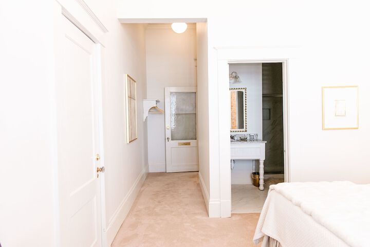 Room 34 of 67