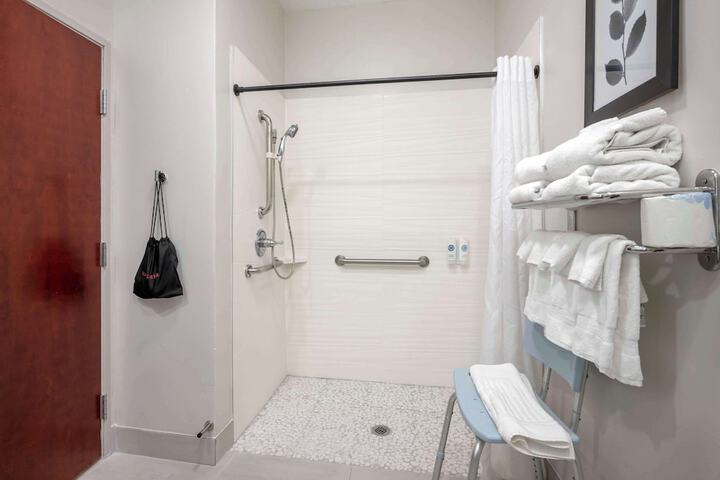 Room 17 of 35