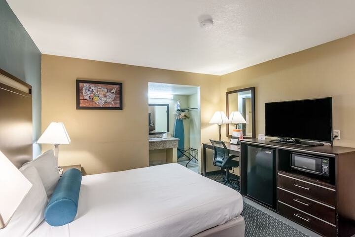 Room 17 of 37