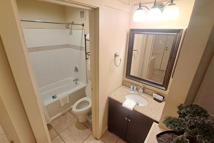 Room 120 of 159