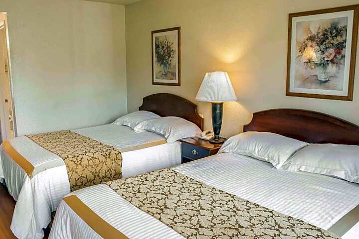 Rodeway Inn & Suites