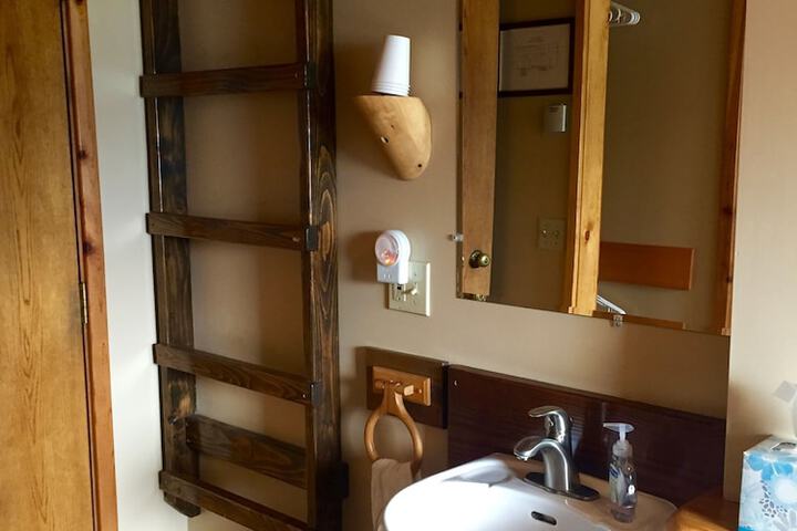 Room 33 of 60
