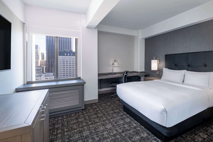 Room 32 of 103