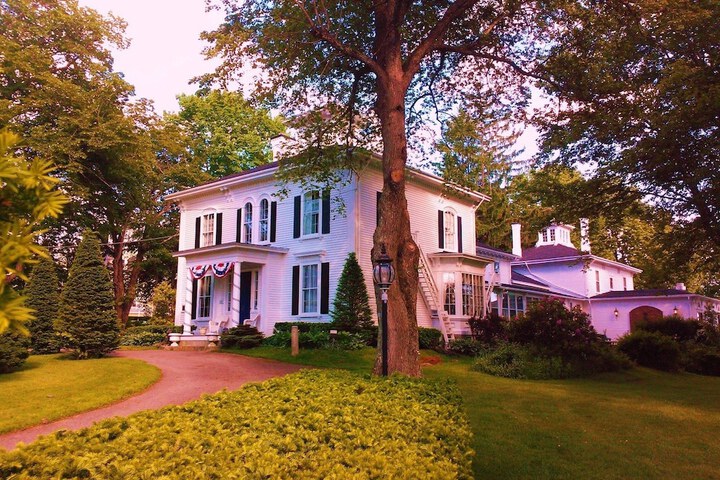 Homeport Inn and Tavern