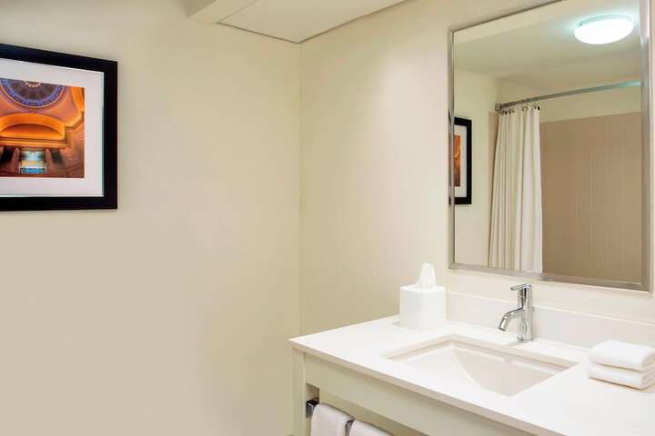 Room 8 of 33
