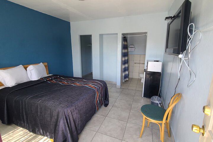 Room 8 of 12