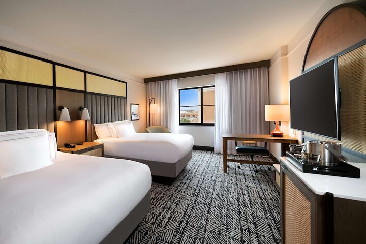 Room 32 of 86