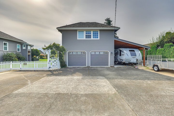 Idyllic Enumclaw Studio w / Mount Rainier Views