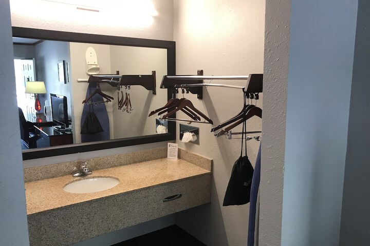 Room 8 of 18