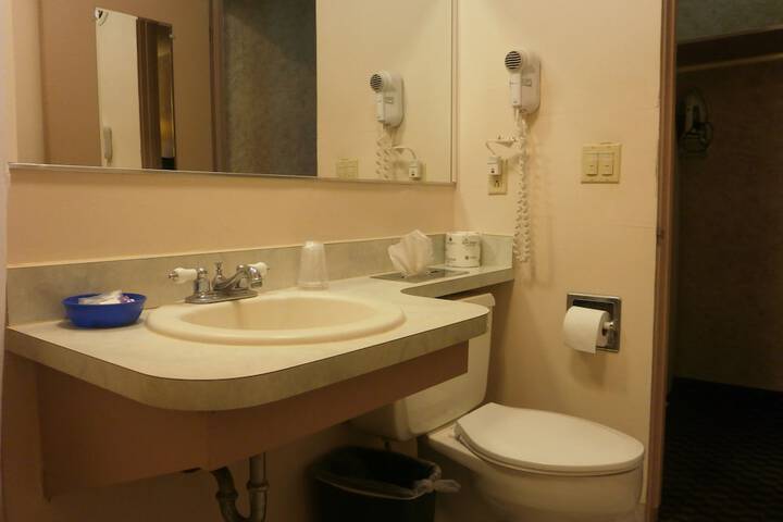 Richmond Inn & Suites