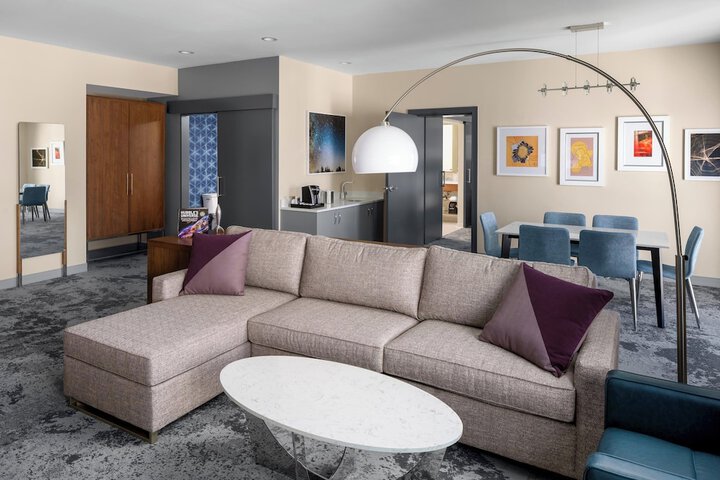 Room 13 of 23