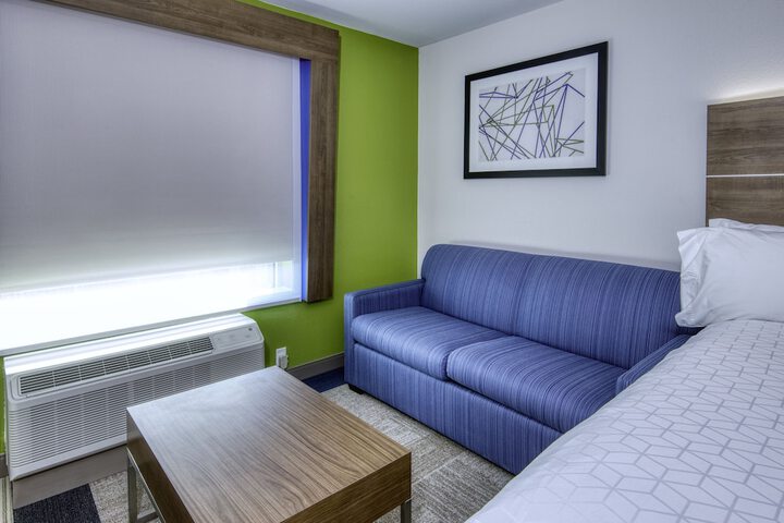 Room 21 of 37