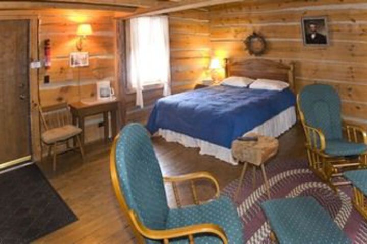 Galena Log Cabin Getaway